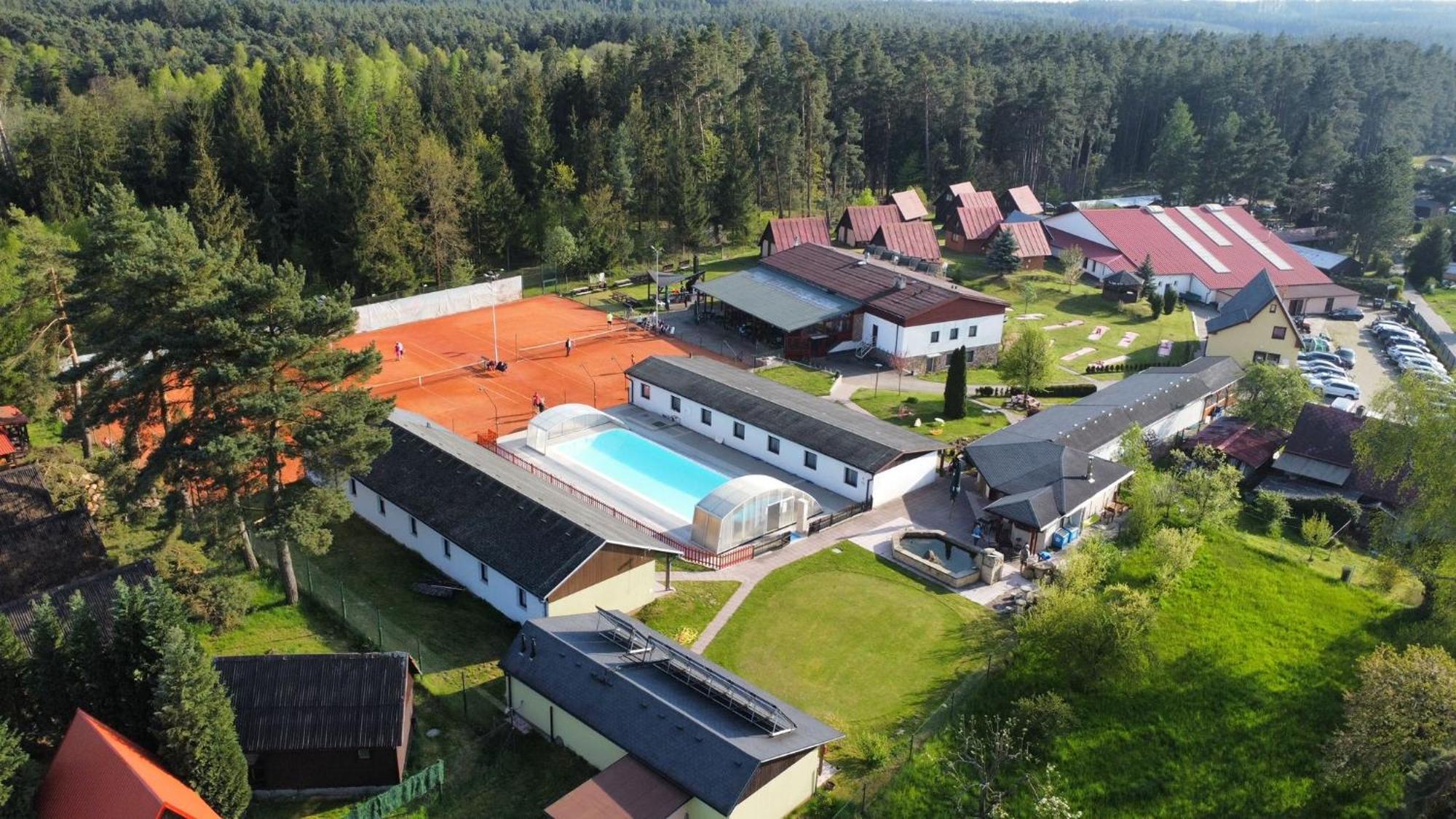 Raj Sportovni A Rekreacni Resort Branzez Kněžmost Eksteriør bilde